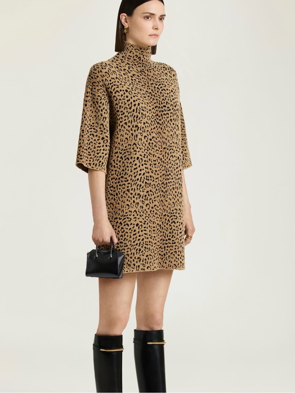 Givenchy Micro Antigona bag in Box leather